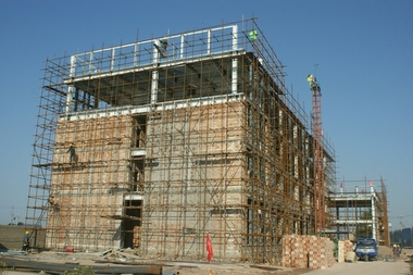 基泰集團辦公樓鋼構(gòu)架主體完工