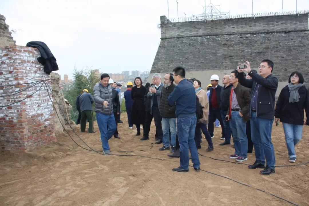 國(guó)家文物局及相關(guān)資深專(zhuān)家調(diào)研榆林衛(wèi)城城墻搶險(xiǎn)加固工程