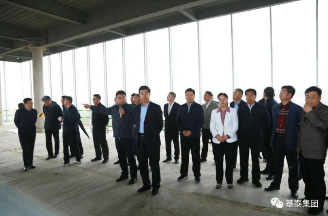 榆陽(yáng)區(qū)召開高新區(qū)重點(diǎn)項(xiàng)目建設(shè)現(xiàn)場(chǎng)調(diào)度會(huì)