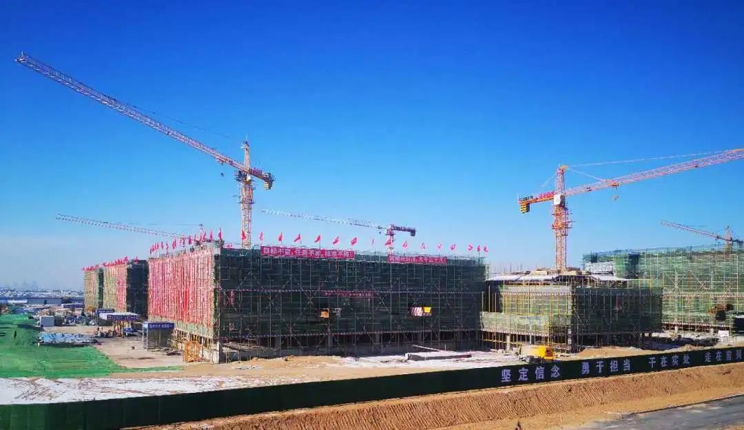 春光正好喚人勤，不待揚鞭自奮蹄