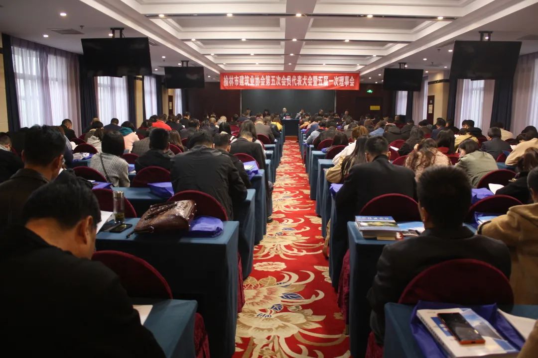 李學彥當選為榆林市建筑業(yè)協(xié)會會長