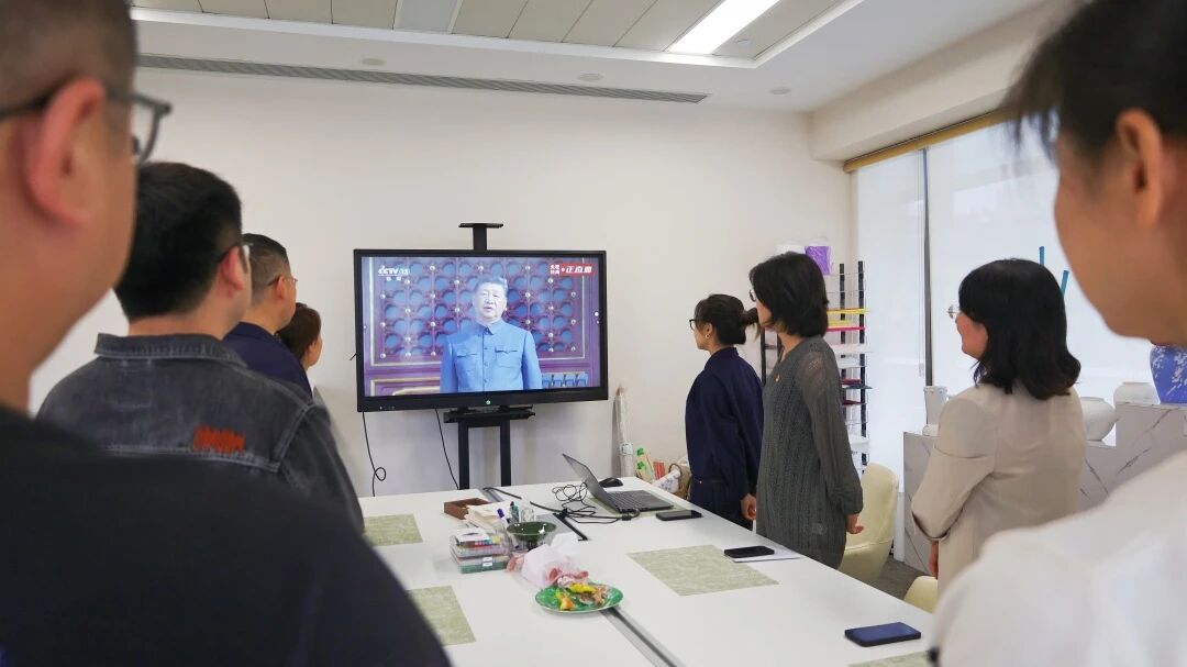 觀看閱兵盛典，見證強國力量